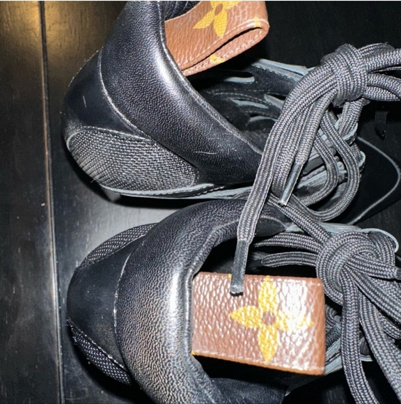 Authentic Louis Vuitton Black Streamline Heels - Picture 10 of 14